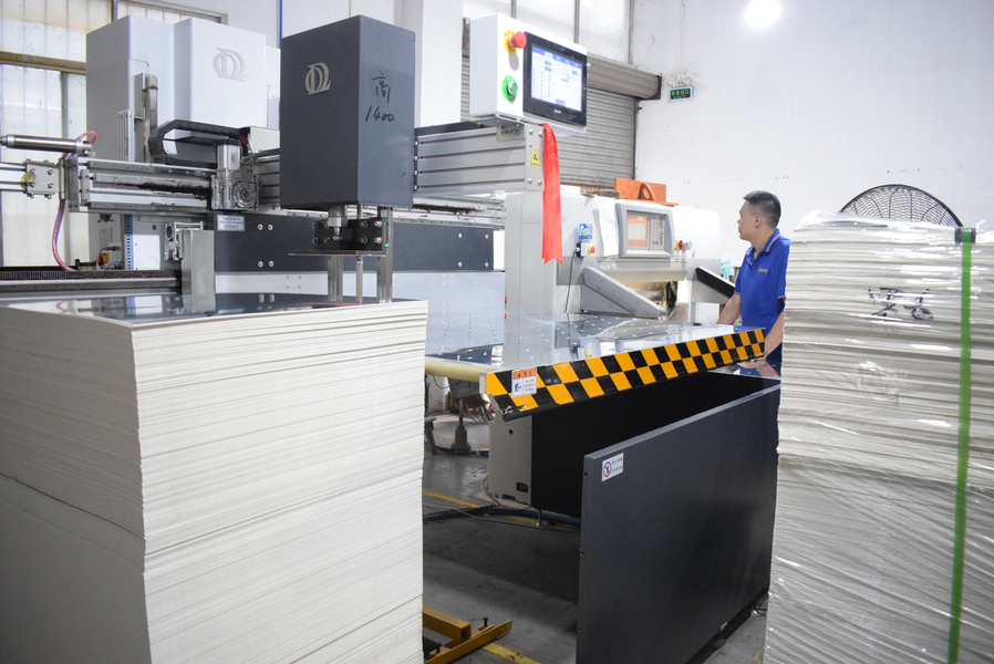 GUANGZHOU YM PACKAGE PRODUCTS CO.,LTD. প্রস্তুতকারকের উৎপাদন লাইন