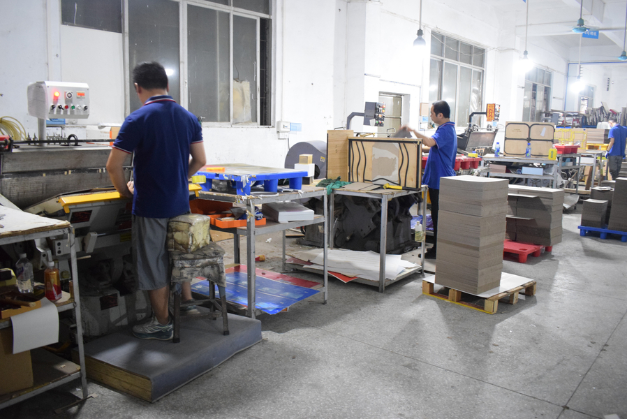 GUANGZHOU YM PACKAGE PRODUCTS CO.,LTD. প্রস্তুতকারকের উৎপাদন লাইন