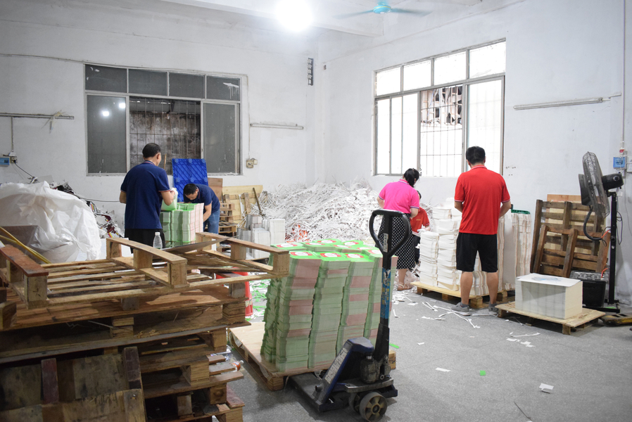 GUANGZHOU YM PACKAGE PRODUCTS CO.,LTD. প্রস্তুতকারকের উৎপাদন লাইন